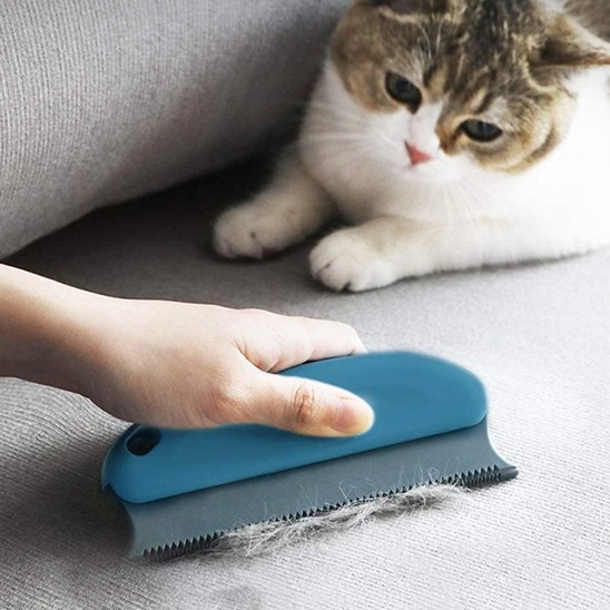 Brosse-anti-poil-ramasse-tout