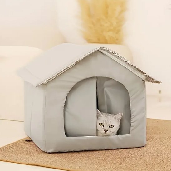 Niche extérieur pour chat gris clairs