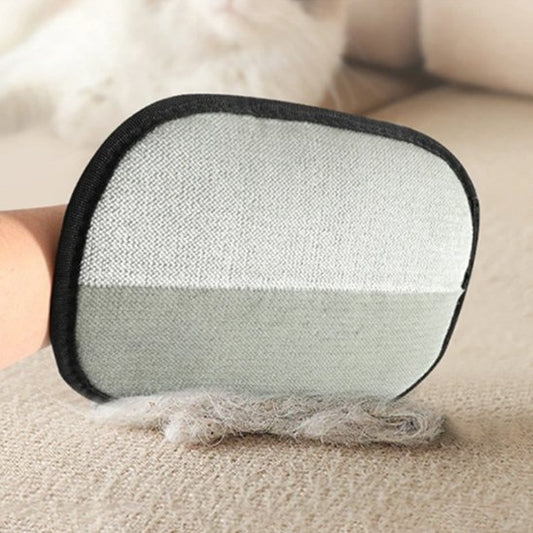 Gant-de-toilettage-divan